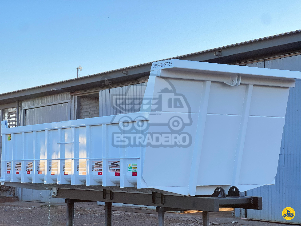 CARROCERIA SOBRE CHASSI  TRUCK BASCULANTE Carrocerias Estradeiro CONSTANTINA RIO GRANDE DO SUL RS
